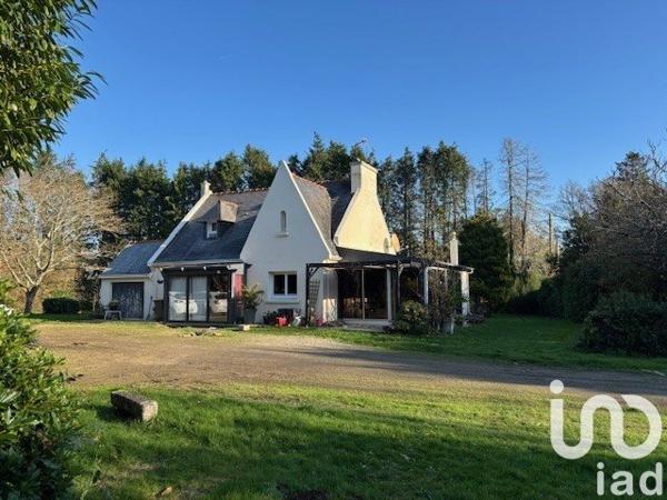 Maison traditionnelle 7 pièces de 140 m² à Gouesnach (29950)