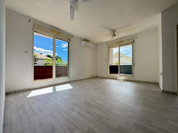 97490 LA BRETAGNE A LOUER - Sainte-Clotilde La Bretagne - Appartement T3 lumineux avec varangue, balcon et vue mer