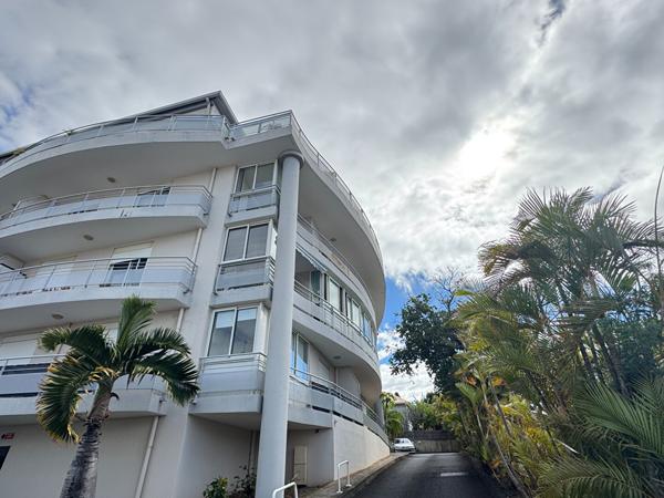97490 LA BRETAGNE A LOUER - Sainte-Clotilde La Bretagne - Appartement T3 lumineux avec varangue, balcon et vue mer