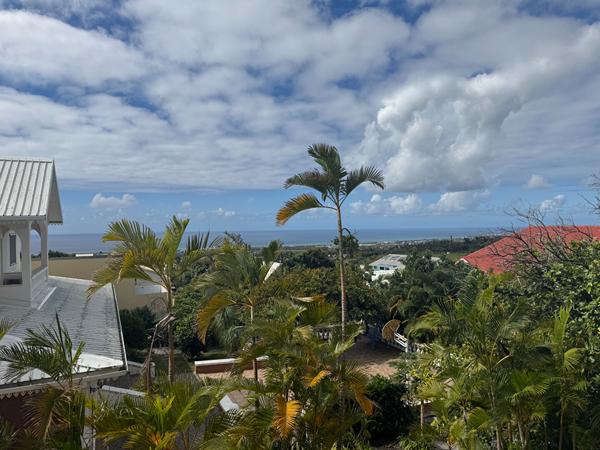 97490 LA BRETAGNE A LOUER - Sainte-Clotilde La Bretagne - Appartement T3 lumineux avec varangue, balcon et vue mer