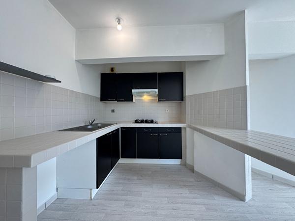 97490 LA BRETAGNE A LOUER - Sainte-Clotilde La Bretagne - Appartement T3 lumineux avec varangue, balcon et vue mer