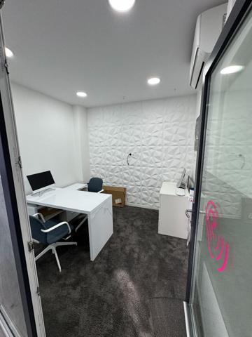 Local professionnel partagé / laboratoire d'audioprothèse, Paris 75011