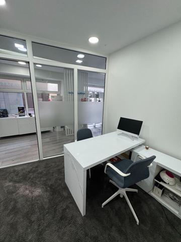 Local professionnel partagé / laboratoire d'audioprothèse, Paris 75011