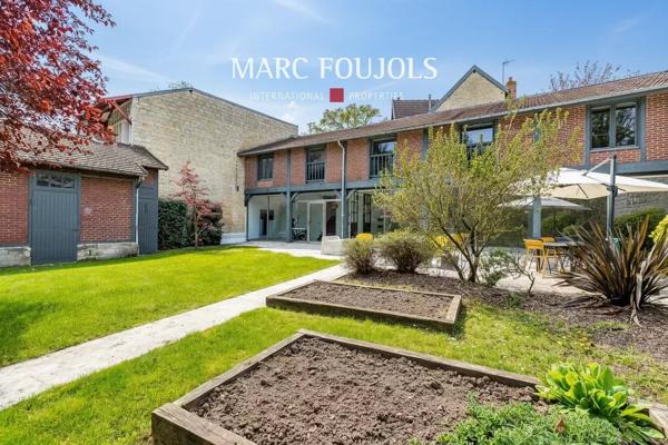 CHANTILLY – Meulière de caractère avec dépendance et piscine intérieure