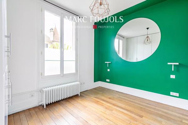 CHANTILLY – Meulière de caractère avec dépendance et piscine intérieure