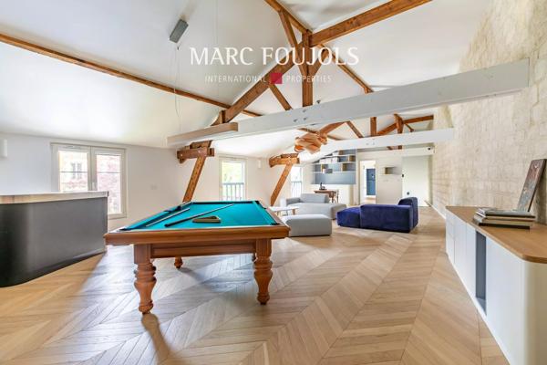 CHANTILLY – Meulière de caractère avec dépendance et piscine intérieure