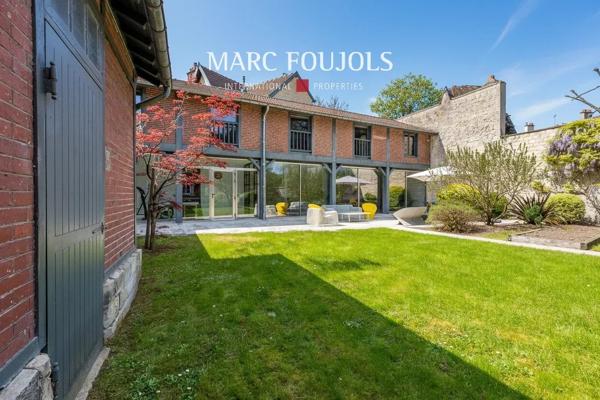 CHANTILLY – Meulière de caractère avec dépendance et piscine intérieure