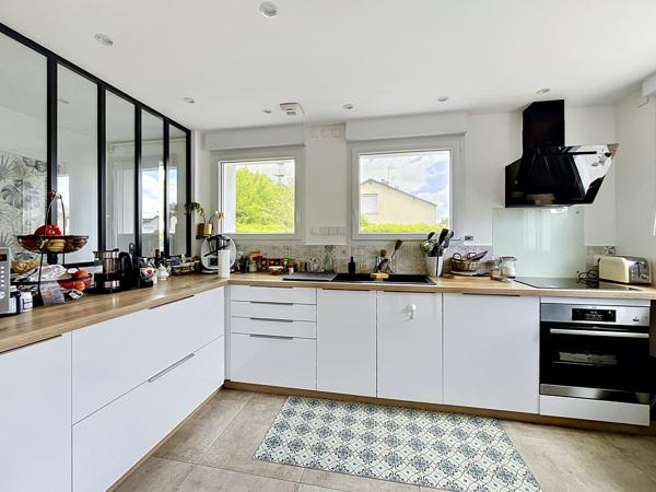 Maison
         5 pièces
        - 107 m² Exclusivité 359 500 € *