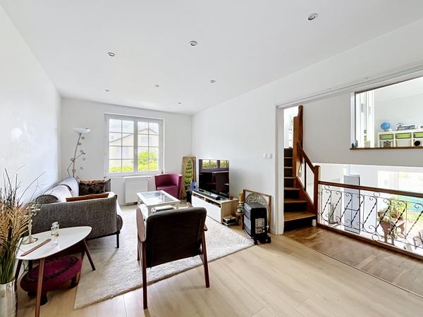 Maison
         5 pièces
        - 107 m² Exclusivité 359 500 € *