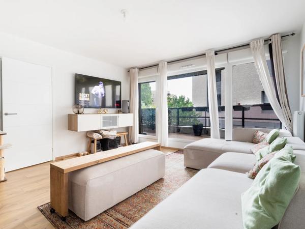Appartement
         3 pièces
        - 64 m² 255 000 € *