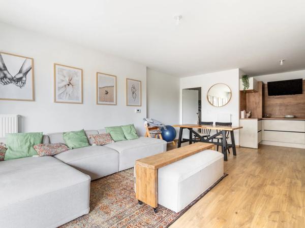 Appartement
         3 pièces
        - 64 m² 255 000 € *
