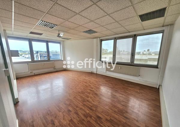 Bureau
         3 pièces
        - 57 m² Exclusivité 51 000 € *