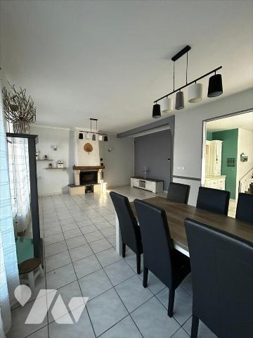 Saint-Quentin - 3 ch - cour aménagée - 3 garages