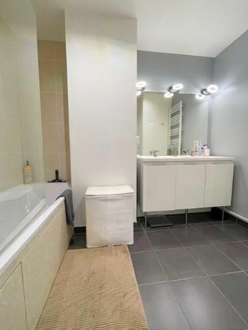 Saclay (91400) APPARTEMENT REZ DE JARDIN DE PLAIN PIED - IMMEUBLE RECENT au CENTRE de SACLAY - JARDIN 60m2 - TOUTES COMMODITE