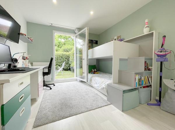 Saclay (91400) APPARTEMENT REZ DE JARDIN DE PLAIN PIED - IMMEUBLE RECENT au CENTRE de SACLAY - JARDIN 60m2 - TOUTES COMMODITE