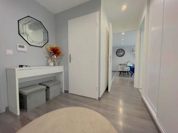 Saclay (91400) APPARTEMENT REZ DE JARDIN DE PLAIN PIED - IMMEUBLE RECENT au CENTRE de SACLAY - JARDIN 60m2 - TOUTES COMMODITE