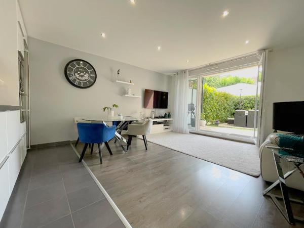 Saclay (91400) APPARTEMENT REZ DE JARDIN DE PLAIN PIED - IMMEUBLE RECENT au CENTRE de SACLAY - JARDIN 60m2 - TOUTES COMMODITE