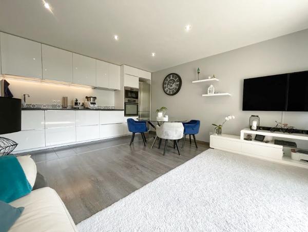 Saclay (91400) APPARTEMENT REZ DE JARDIN DE PLAIN PIED - IMMEUBLE RECENT au CENTRE de SACLAY - JARDIN 60m2 - TOUTES COMMODITE