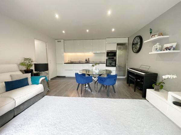 Saclay (91400) APPARTEMENT REZ DE JARDIN DE PLAIN PIED - IMMEUBLE RECENT au CENTRE de SACLAY - JARDIN 60m2 - TOUTES COMMODITE