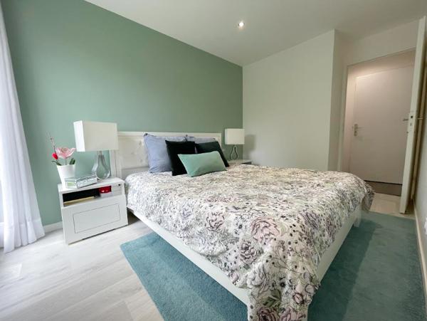 Saclay (91400) APPARTEMENT REZ DE JARDIN DE PLAIN PIED - IMMEUBLE RECENT au CENTRE de SACLAY - JARDIN 60m2 - TOUTES COMMODITE