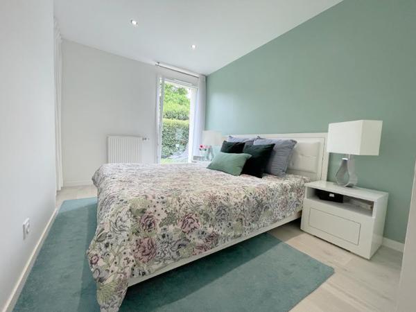 Saclay (91400) APPARTEMENT REZ DE JARDIN DE PLAIN PIED - IMMEUBLE RECENT au CENTRE de SACLAY - JARDIN 60m2 - TOUTES COMMODITE