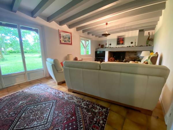 Très grande Maison Landaise de 280M2 avec piscine et grand terrain boisé de chênes à SAINT PIERRE DU MONT (40)