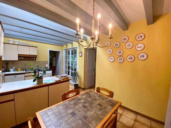 Très grande Maison Landaise de 280M2 avec piscine et grand terrain boisé de chênes à SAINT PIERRE DU MONT (40)