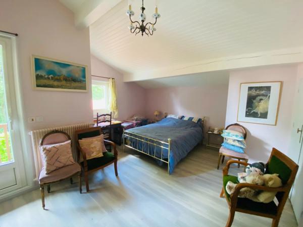 Très grande Maison Landaise de 280M2 avec piscine et grand terrain boisé de chênes à SAINT PIERRE DU MONT (40)