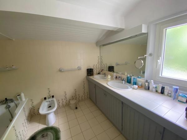 Très grande Maison Landaise de 280M2 avec piscine et grand terrain boisé de chênes à SAINT PIERRE DU MONT (40)