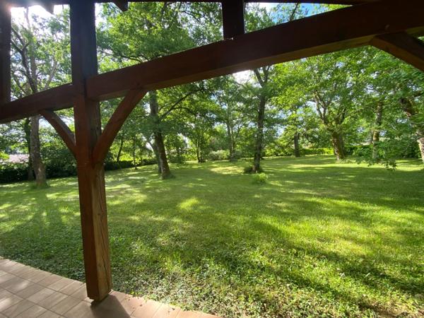 Très grande Maison Landaise de 280M2 avec piscine et grand terrain boisé de chênes à SAINT PIERRE DU MONT (40)