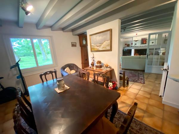 Très grande Maison Landaise de 280M2 avec piscine et grand terrain boisé de chênes à SAINT PIERRE DU MONT (40)