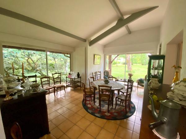 Très grande Maison Landaise de 280M2 avec piscine et grand terrain boisé de chênes à SAINT PIERRE DU MONT (40)