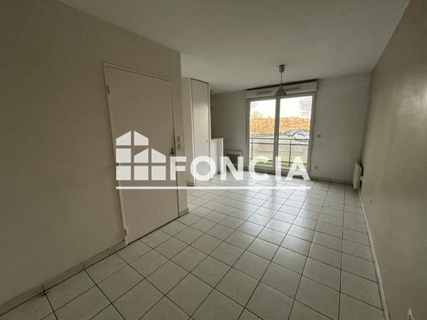 Location Studio 24.5 m² - UNIVERSELLE DROITS DE L'HOMME Elbeuf 76500