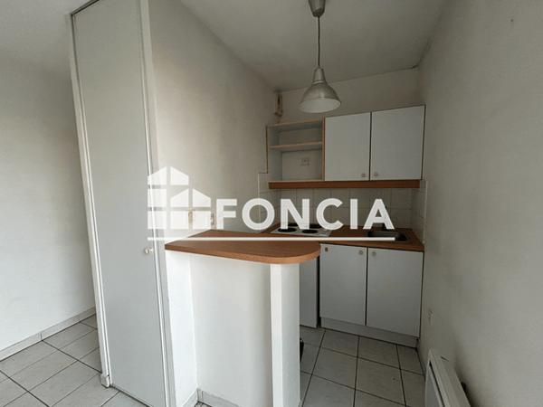 Location Studio 24.5 m² - UNIVERSELLE DROITS DE L'HOMME Elbeuf 76500