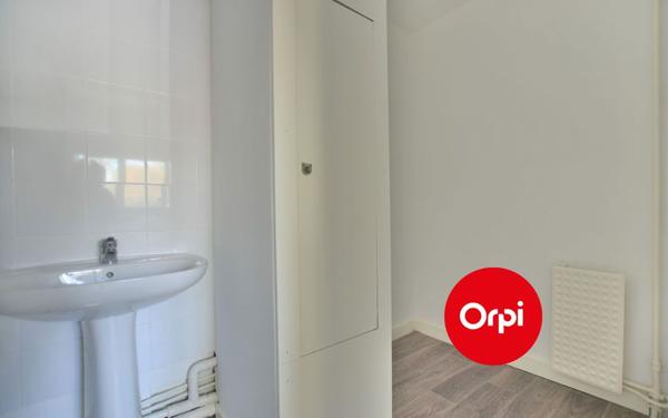 Appartement à vendre    2 pièces • 46,77 m2 Saint-Priest