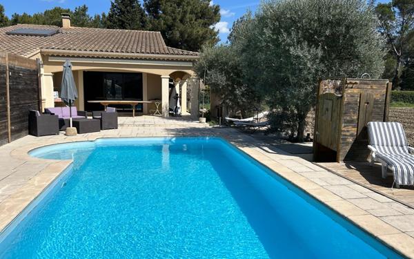 Maison à vendre    6 pièces •  Vedène