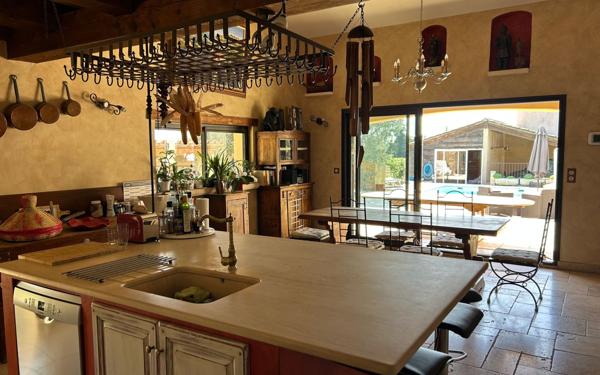 Maison à vendre    6 pièces •  Vedène