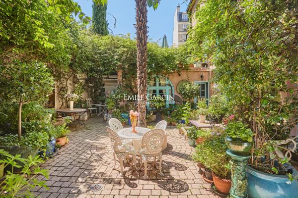 A VENDRE - MAISON - Paris - 75018 - 7 pièces - 4 chambres - 200 m² - Patio 110m²