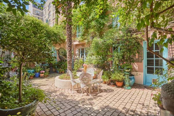 A VENDRE - MAISON - Paris - 75018 - 7 pièces - 4 chambres - 200 m² - Patio 110m²