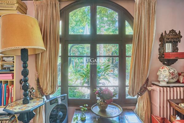 A VENDRE - MAISON - Paris - 75018 - 7 pièces - 4 chambres - 200 m² - Patio 110m²
