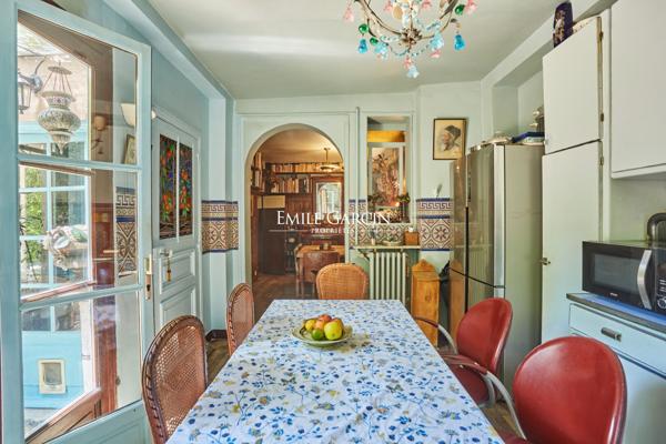 A VENDRE - MAISON - Paris - 75018 - 7 pièces - 4 chambres - 200 m² - Patio 110m²