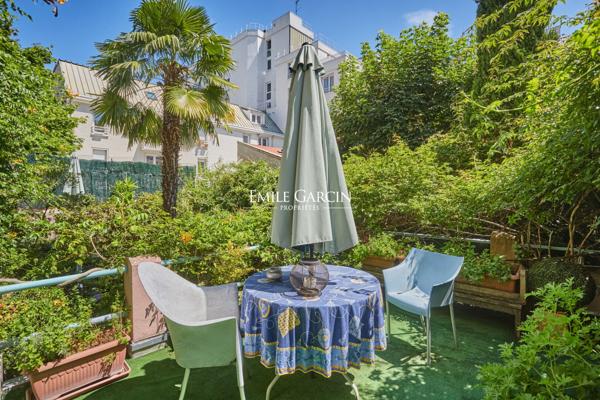 A VENDRE - MAISON - Paris - 75018 - 7 pièces - 4 chambres - 200 m² - Patio 110m²