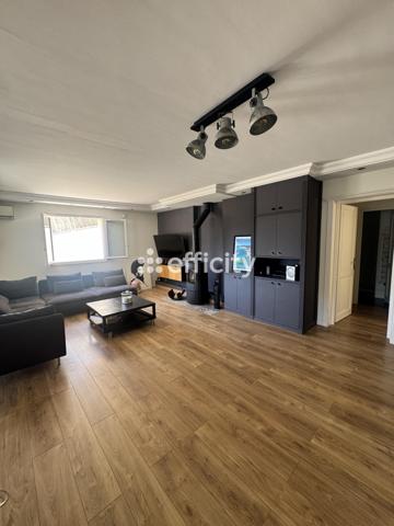 Maison
         6 pièces
        - 183 m² 750 000 € *