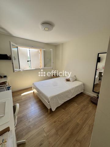 Maison
         6 pièces
        - 183 m² 750 000 € *