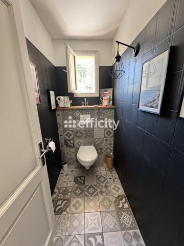 Maison
         6 pièces
        - 183 m² 750 000 € *