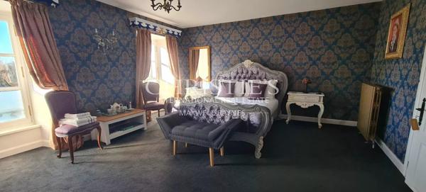 Magnifique château de campagne datant de 1740, situé à quinze minutes de Limoges, offert par Napoléon III, décoré avec raffinement.