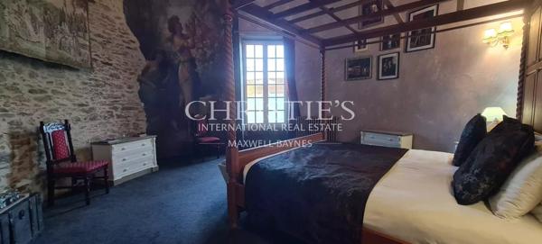 Magnifique château de campagne datant de 1740, situé à quinze minutes de Limoges, offert par Napoléon III, décoré avec raffinement.