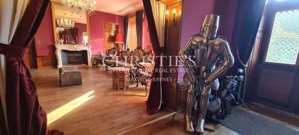 Magnifique château de campagne datant de 1740, situé à quinze minutes de Limoges, offert par Napoléon III, décoré avec raffinement.