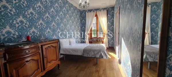 Magnifique château de campagne datant de 1740, situé à quinze minutes de Limoges, offert par Napoléon III, décoré avec raffinement.