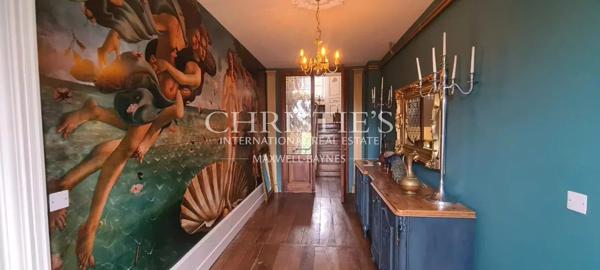 Magnifique château de campagne datant de 1740, situé à quinze minutes de Limoges, offert par Napoléon III, décoré avec raffinement.